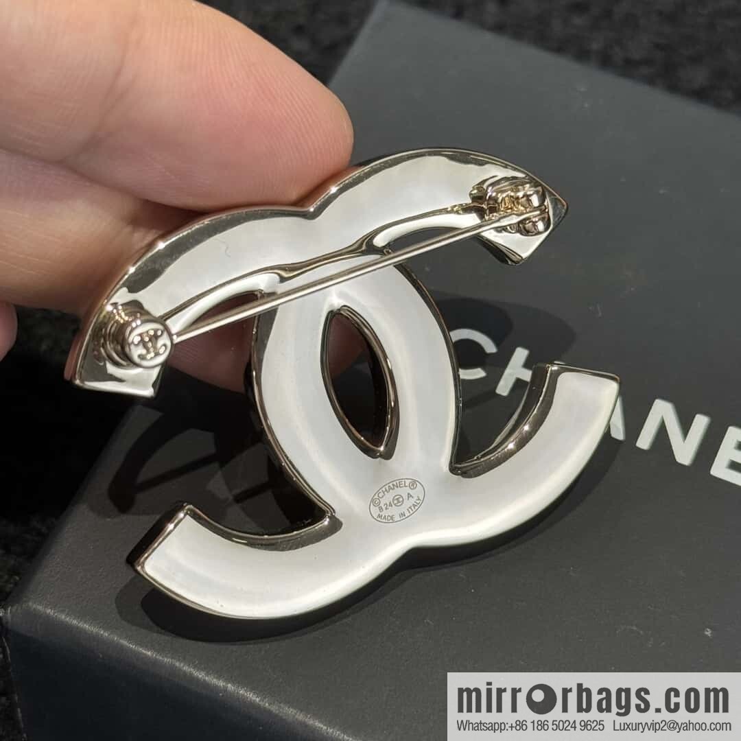 ❗️New ❗️ ☀️ new ☑️ Chanel double c acrylic brooch ☀️