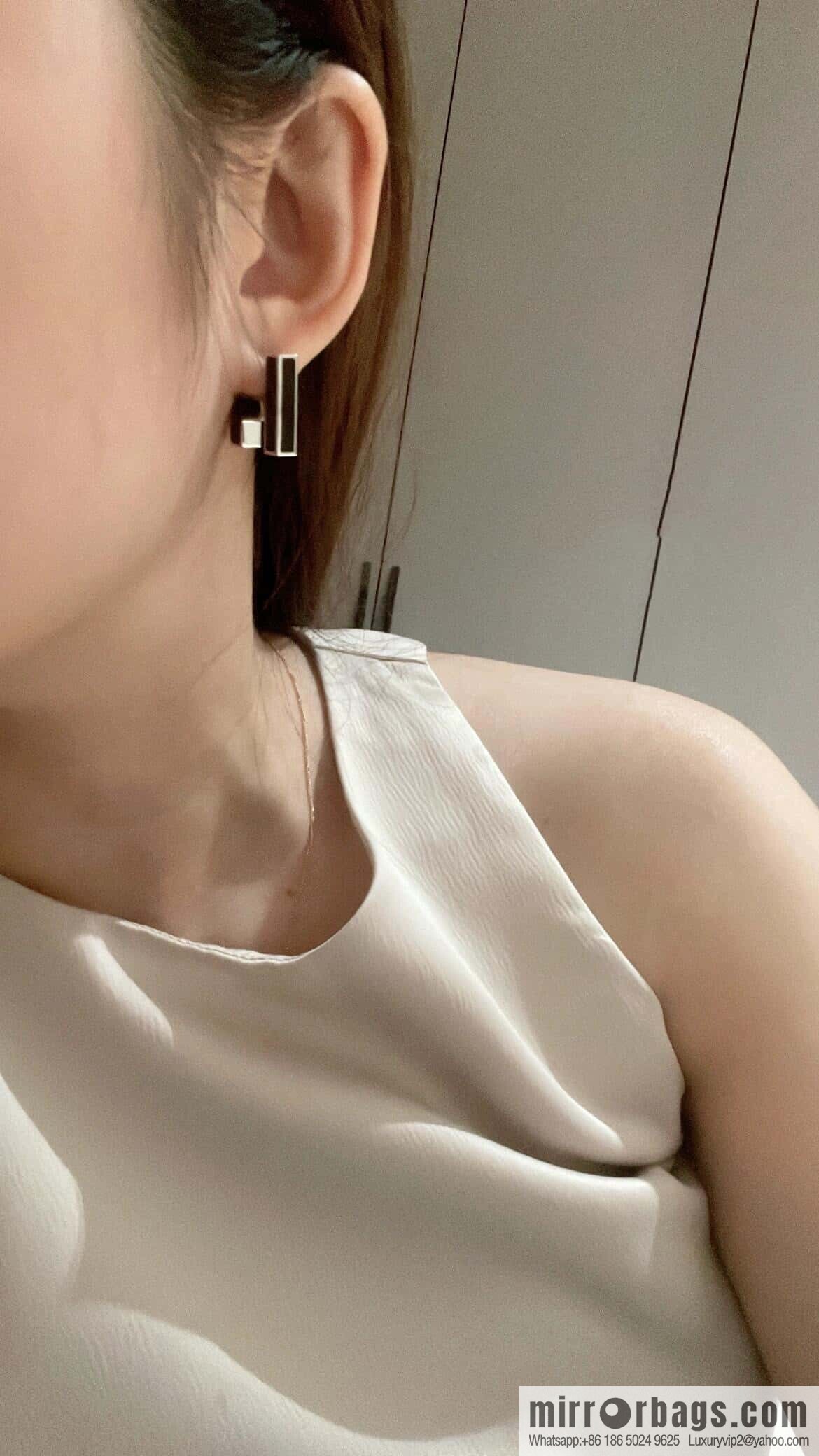 ❗️New ❗️ New ☑️ Hermès HERMES letter H stud earrings