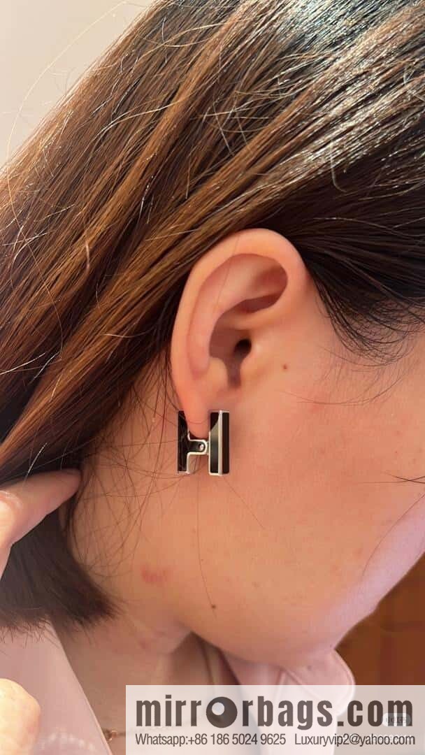 ❗️New ❗️ New ☑️ Hermès HERMES letter H stud earrings