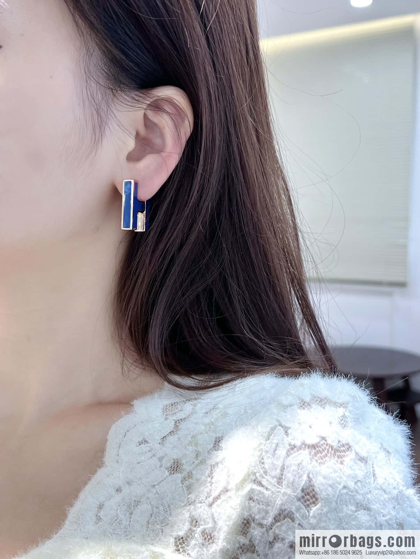 ❗️New ❗️ New ☑️ Hermès HERMES letter H stud earrings