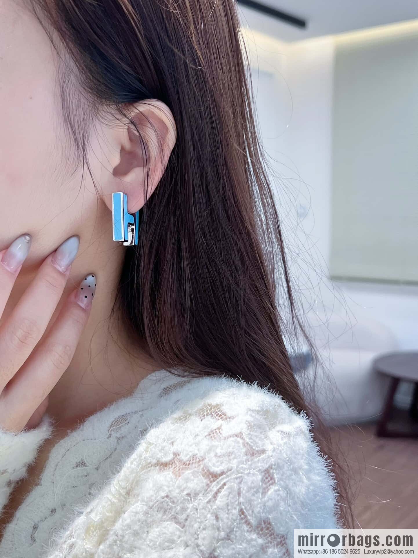 ❗️New ❗️ New ☑️ Hermès HERMES letter H stud earrings