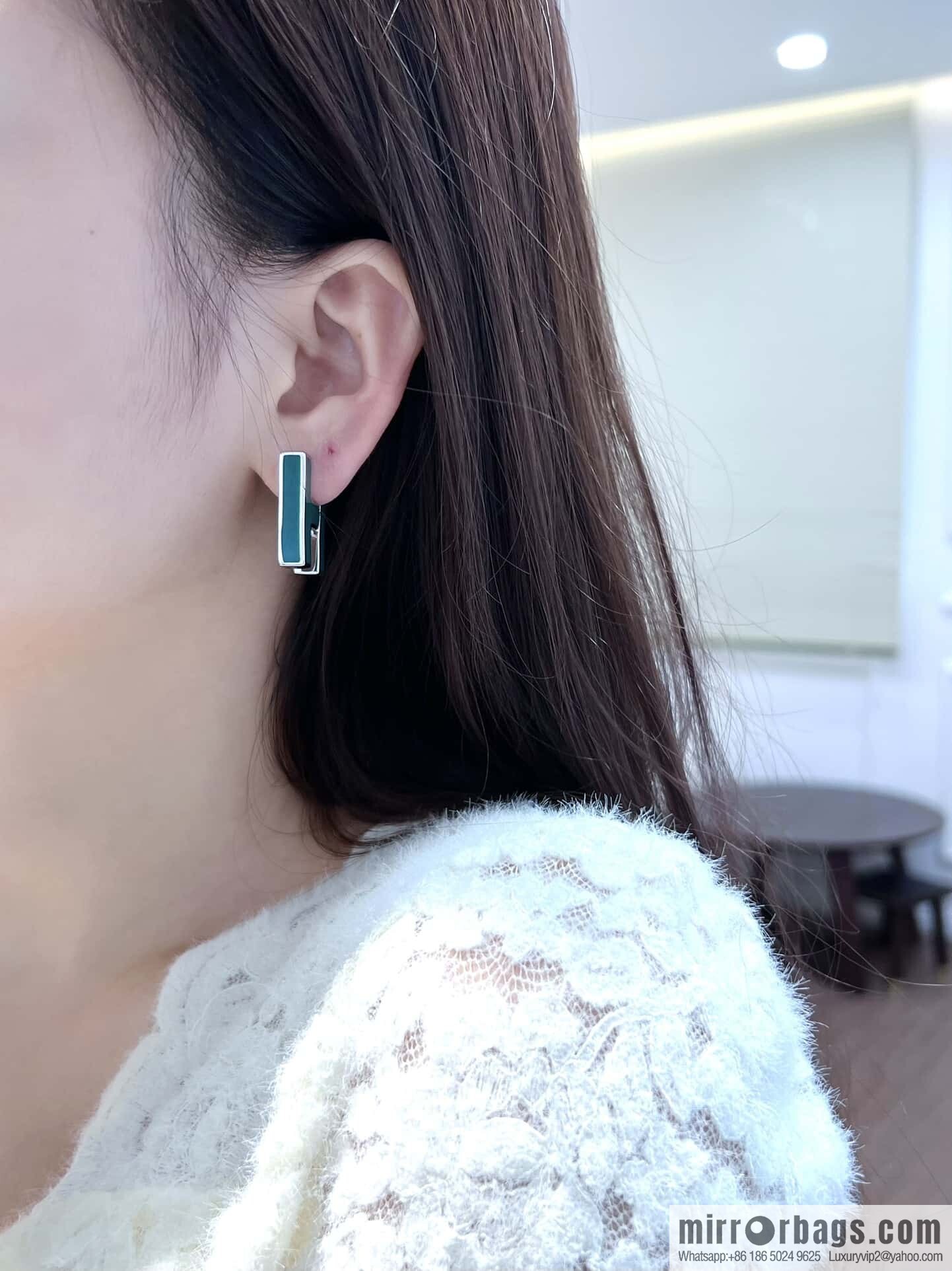 ❗️New ❗️ New ☑️ Hermès HERMES letter H stud earrings
