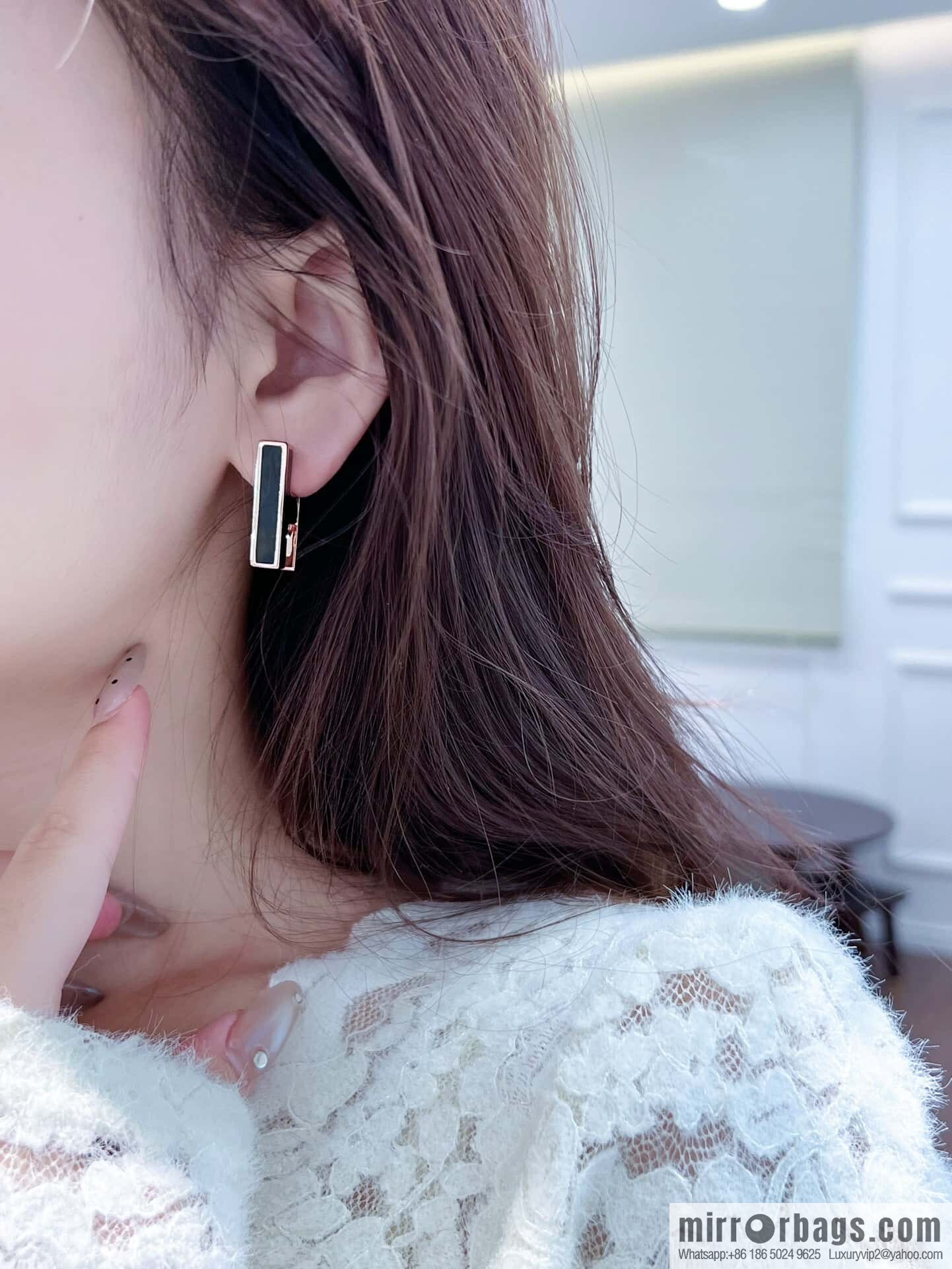 ❗️New ❗️ New ☑️ Hermès HERMES letter H stud earrings