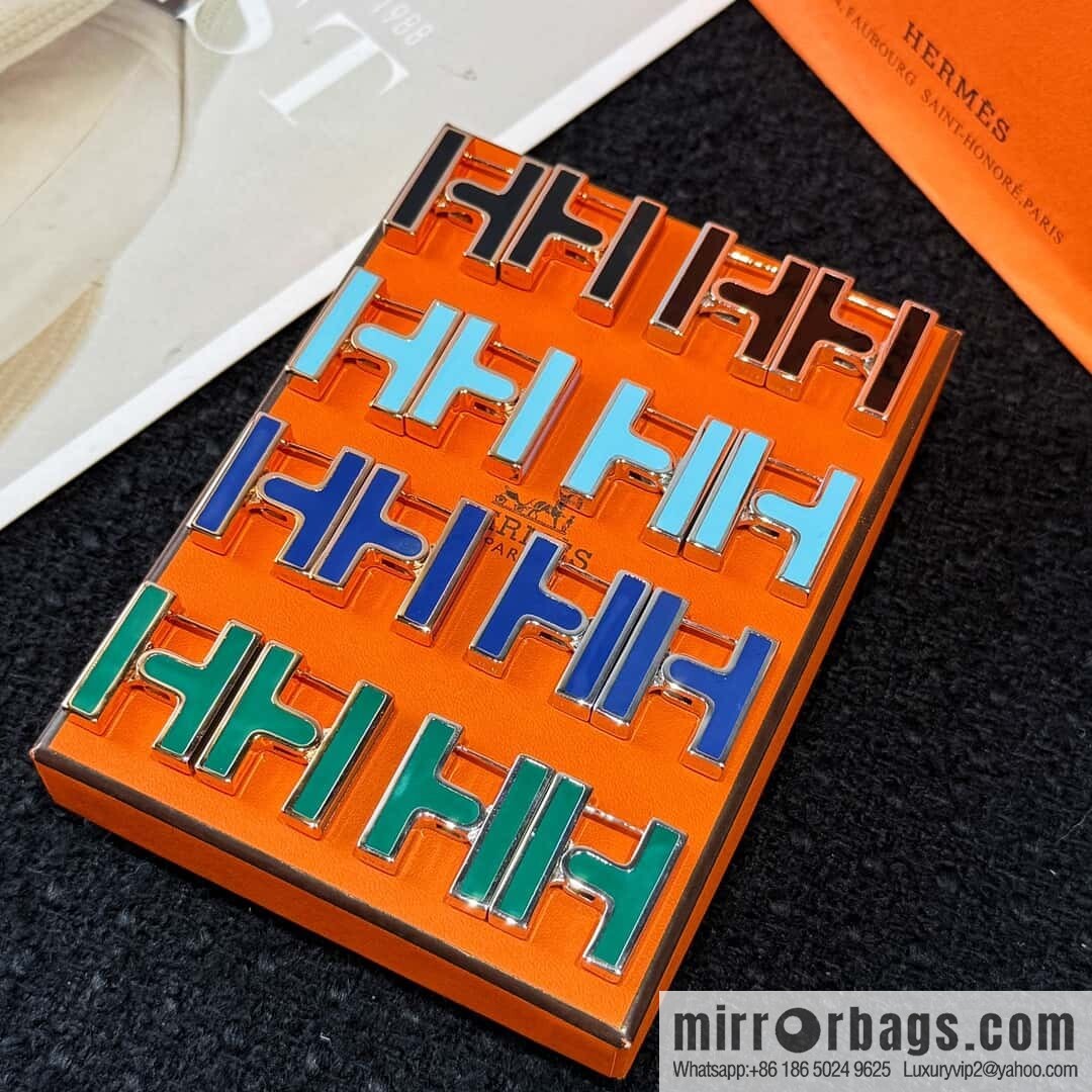 ❗️New ❗️ New ☑️ Hermès HERMES letter H stud earrings