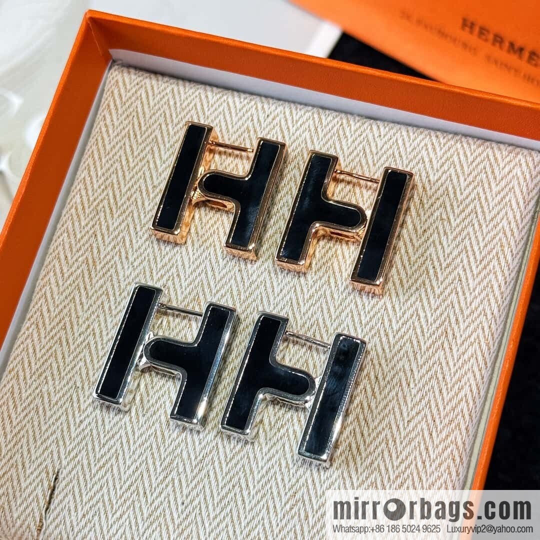 ❗️New ❗️ New ☑️ Hermès HERMES letter H stud earrings
