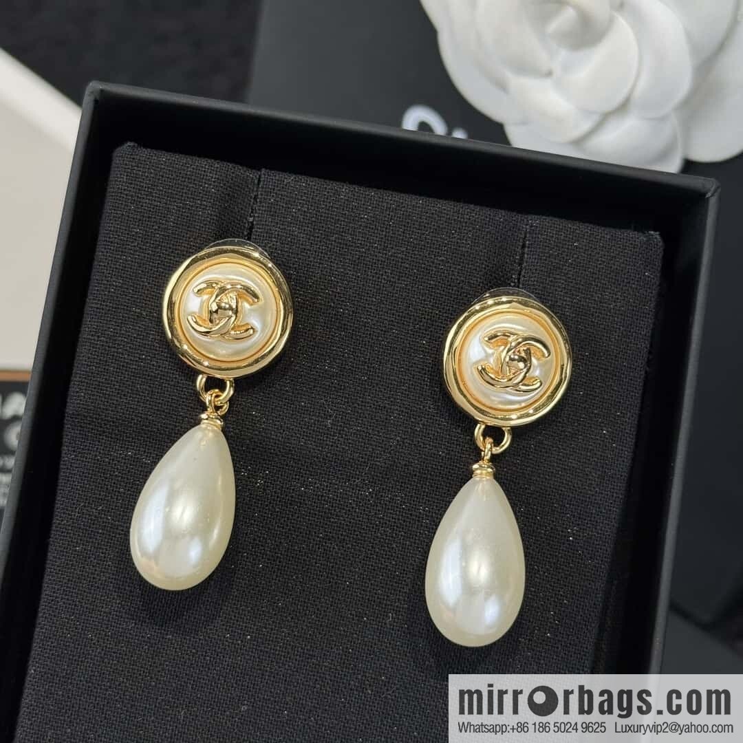 ❗️New ❗️☀️ new ☑️ Chanel double c water drop pearl stud earrings ☀️