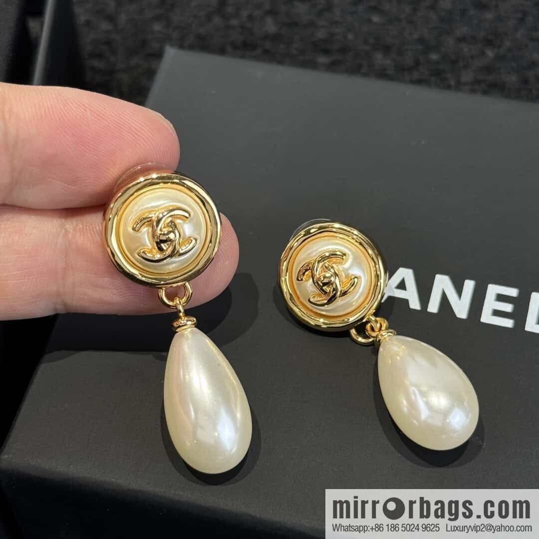 ❗️New ❗️☀️ new ☑️ Chanel double c water drop pearl stud earrings ☀️
