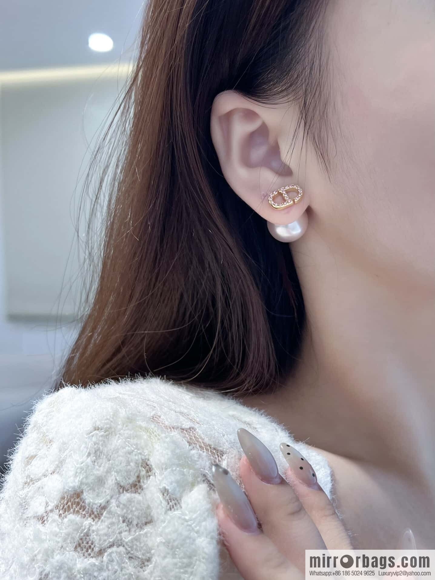 ☀️New ☑️ Dior pink pearl CD stud earrings