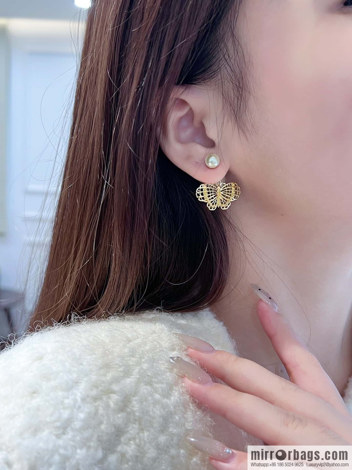 ☀️New ☑️ Dior pearl butterfly stud earrings