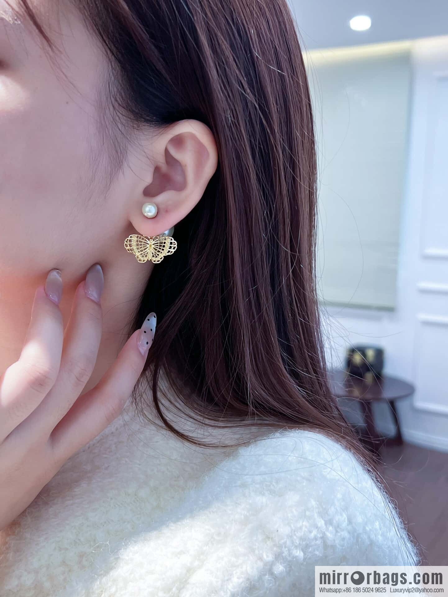 ☀️New ☑️ Dior pearl butterfly stud earrings