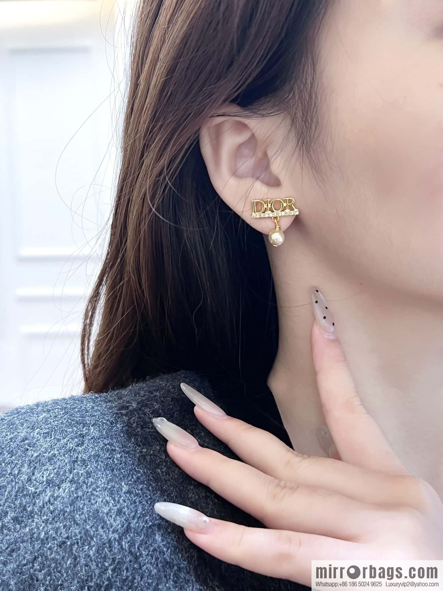 ❗️New ❗️☀️ New ☑️ Dior letter pearl stud earrings ☀️