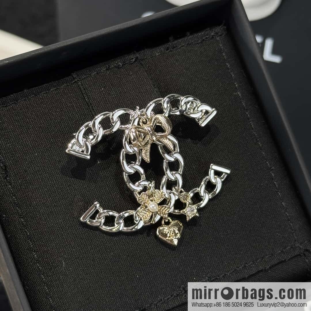 ❗️New ❗️☀️ New ☑️ Chanel Double C Hollow Twist Brooch ☀️