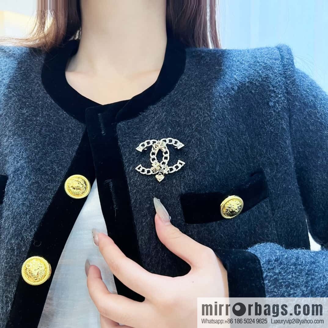 ❗️New ❗️☀️ New ☑️ Chanel Double C Hollow Twist Brooch ☀️