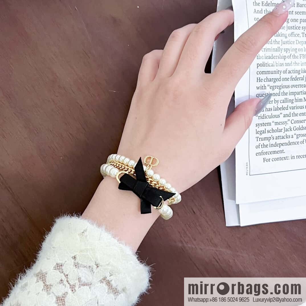 New ☑️ DIOR three-layer pearl bow necklace bracelet