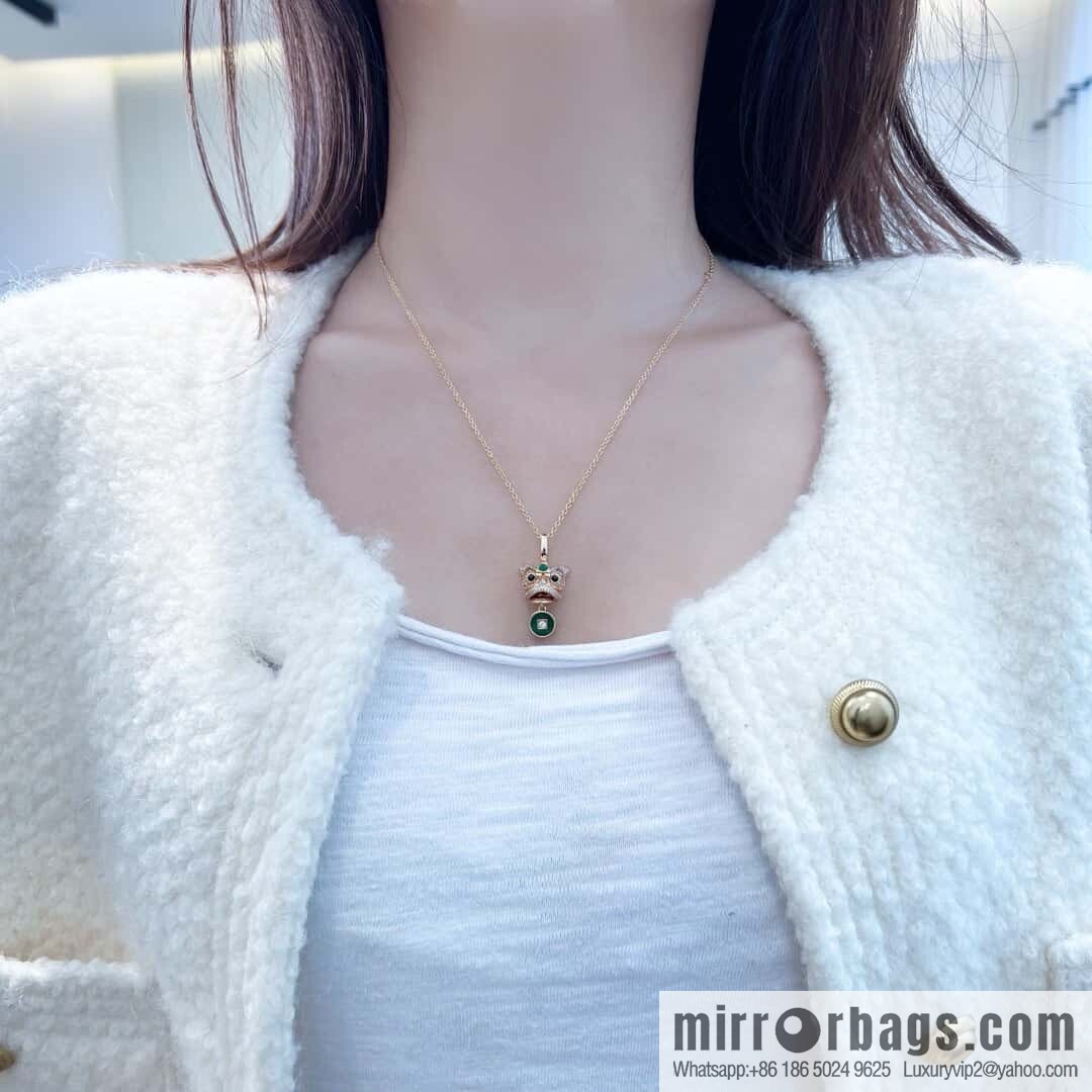 ❗️New ❗️ ☀️ Qeelin unicorn full diamond lion green copper coin necklace ☀️