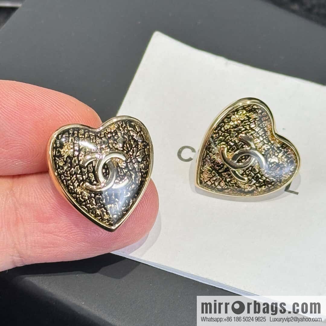 ❗️New ☀️ new ☑️ Chanel C1 double c peach heart love stud earrings ☀️