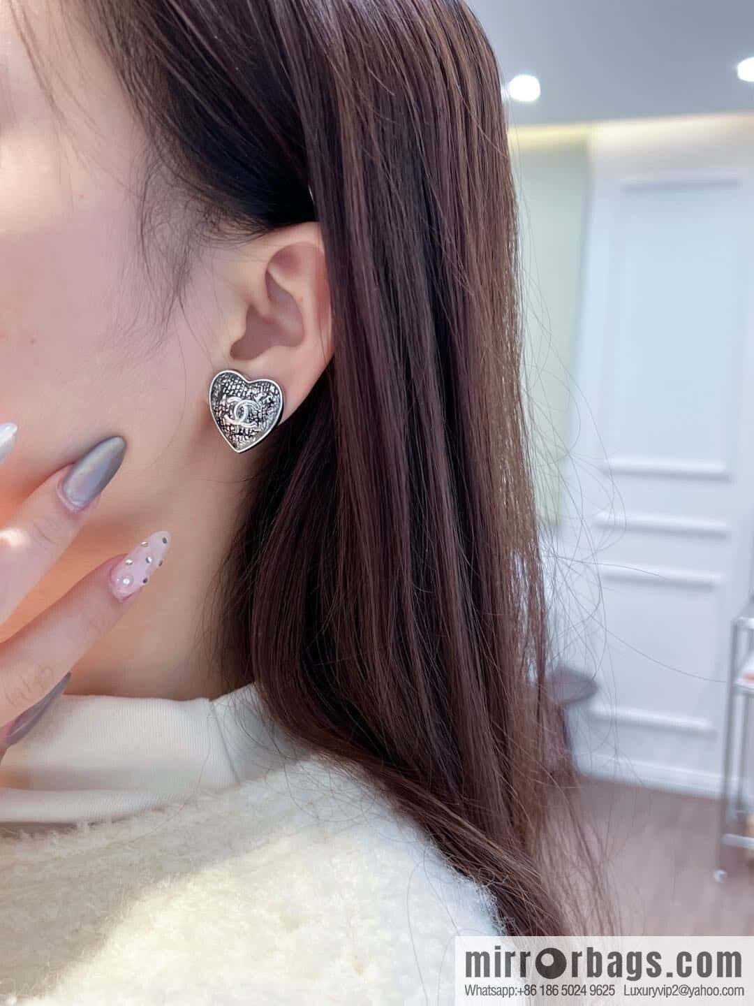 ❗️New ☀️ new ☑️ Chanel C1 double c peach heart love stud earrings ☀️
