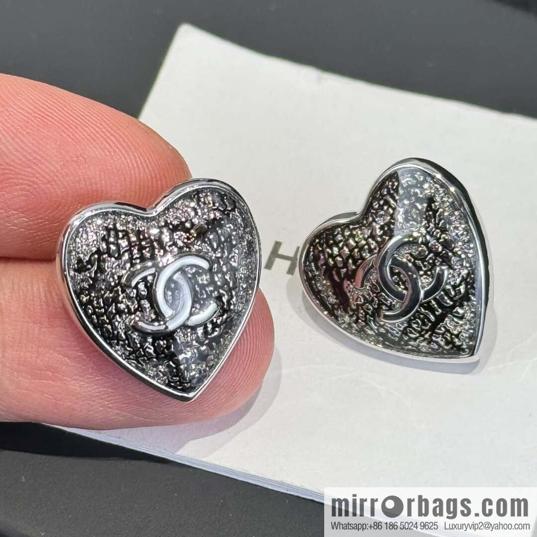 ❗️New ☀️ new ☑️ Chanel C1 double c peach heart love stud earrings ☀️