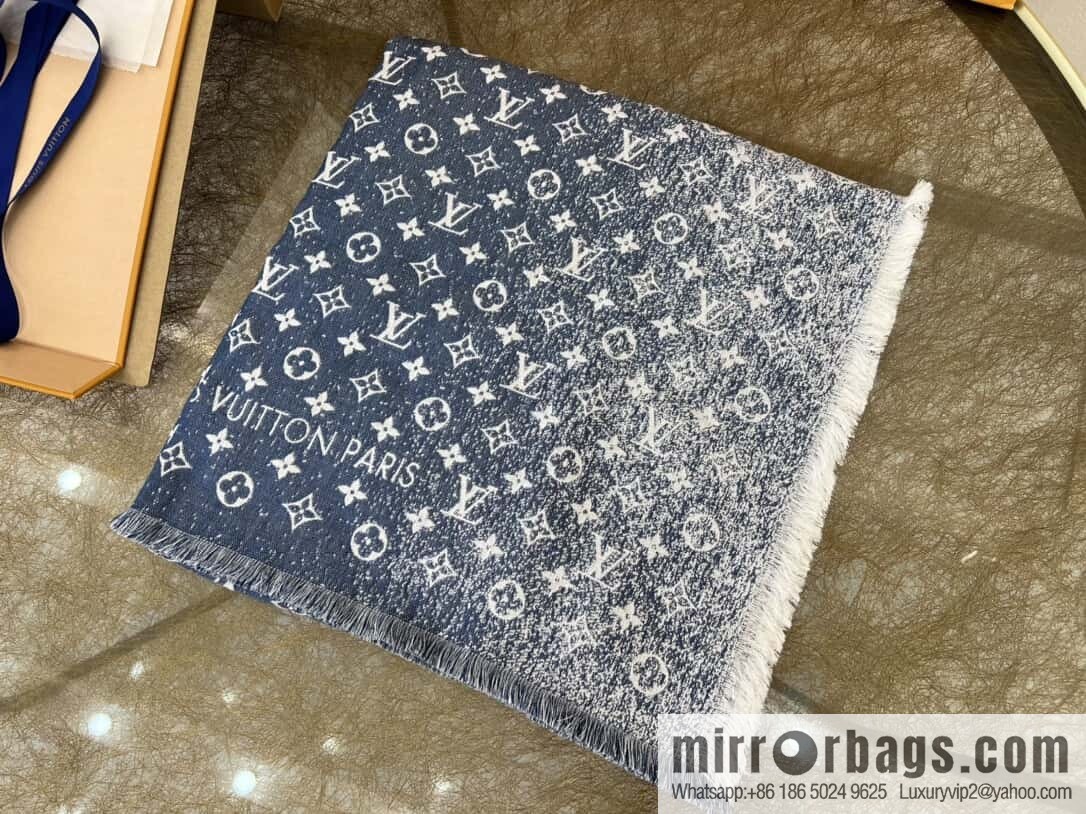 𝐋𝐨𝐮𝐢𝐬 𝐕𝐮𝐢𝐭𝐭𝐨ɴ• DenimGradient Shawl M77461