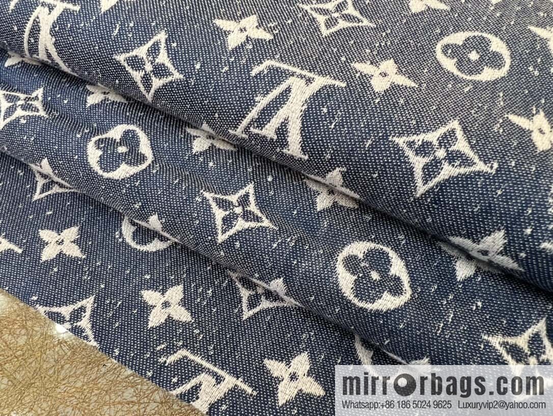 𝐋𝐨𝐮𝐢𝐬 𝐕𝐮𝐢𝐭𝐭𝐨ɴ• DenimGradient Shawl M77461