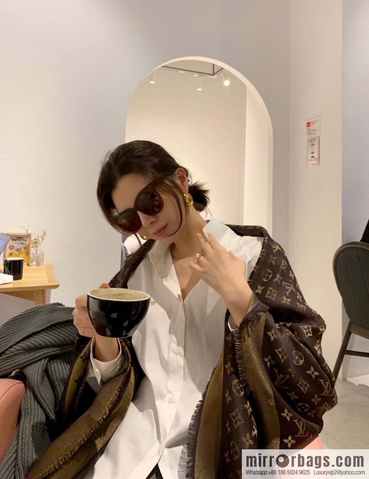 𝐋𝐨𝐮𝐢𝐬 𝐕𝐮𝐢𝐭𝐭𝐨ɴ•『 shine monogram scarf shawl M75122