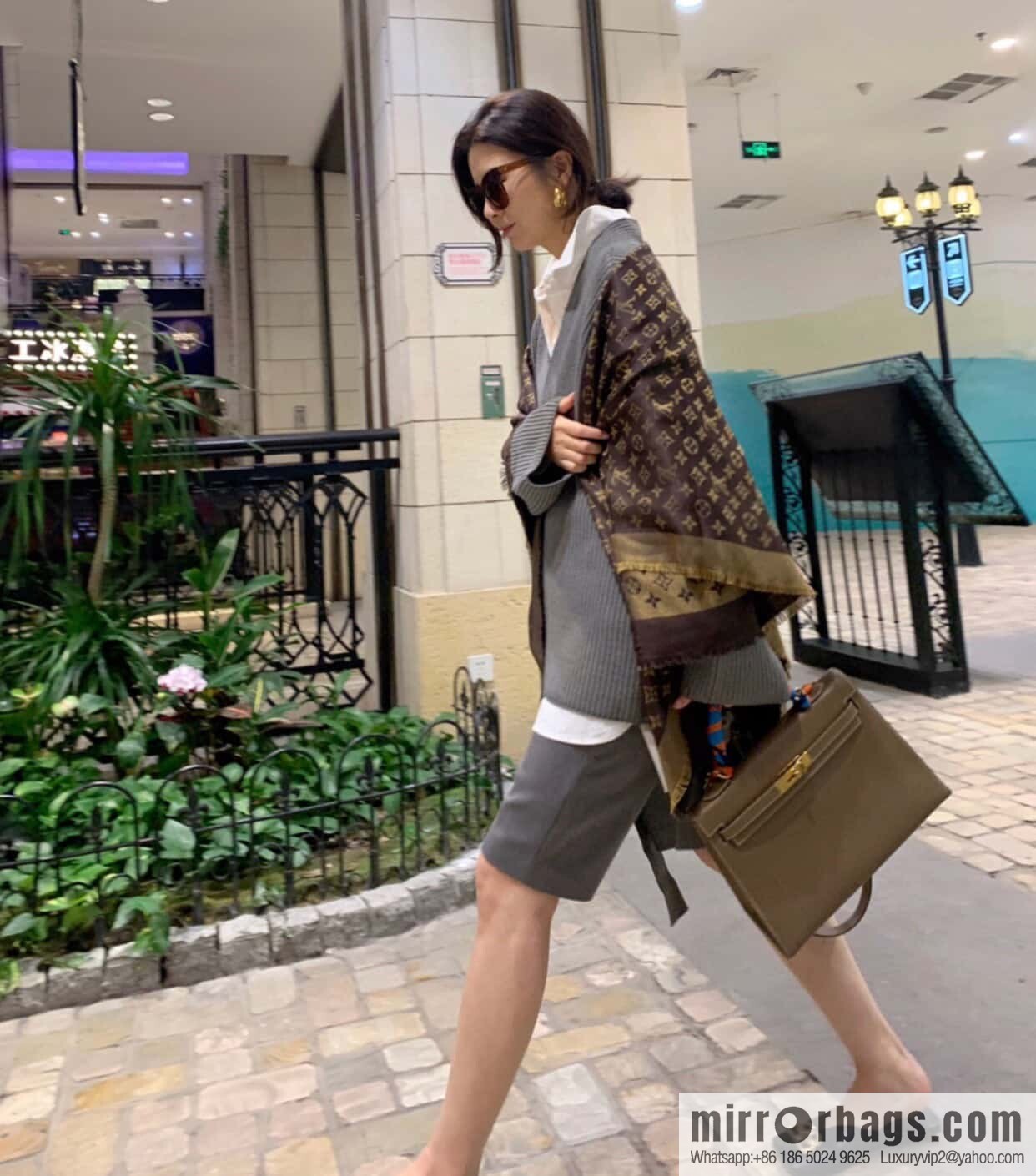 𝐋𝐨𝐮𝐢𝐬 𝐕𝐮𝐢𝐭𝐭𝐨ɴ•『 shine monogram scarf shawl M75122