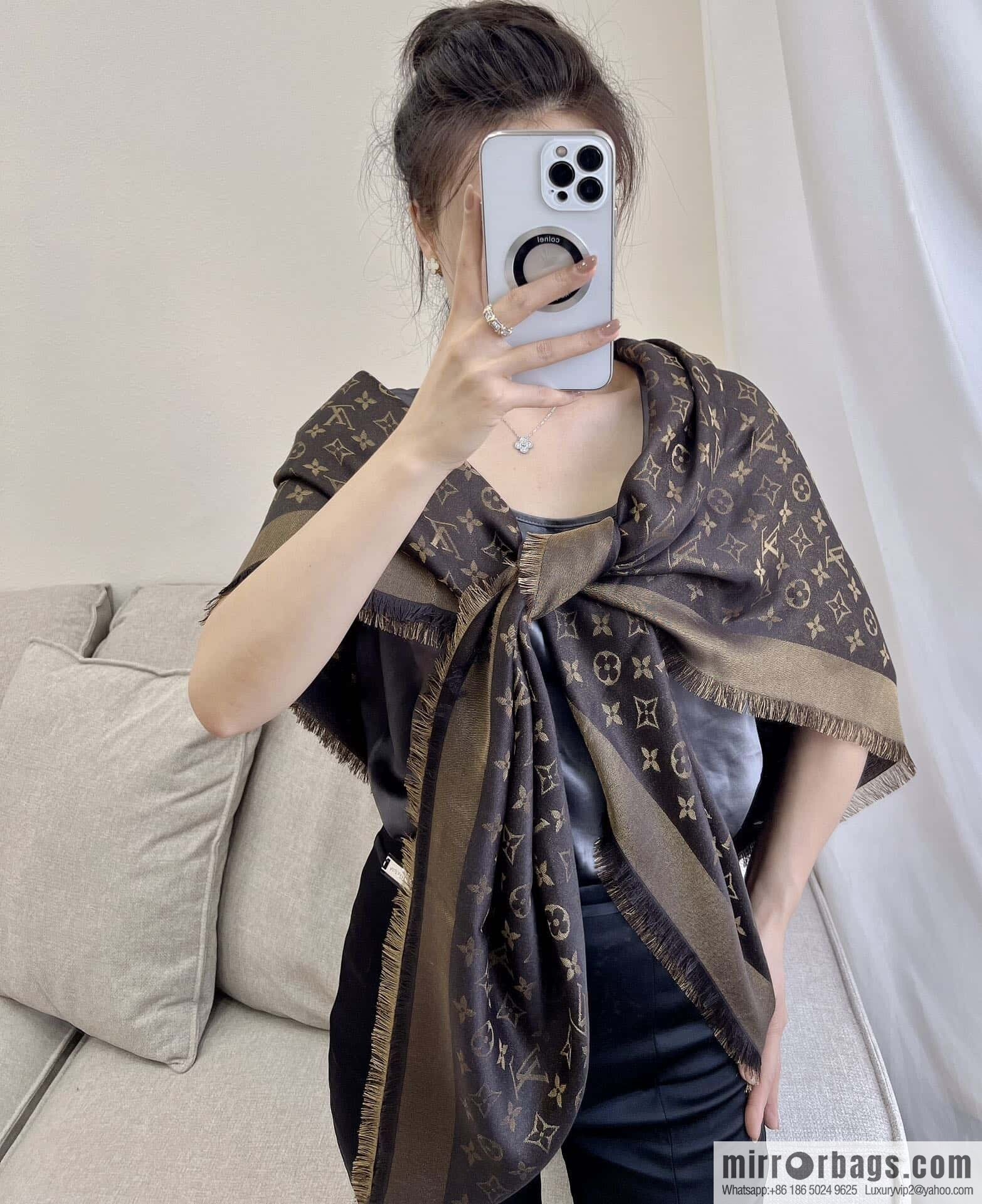 𝐋𝐨𝐮𝐢𝐬 𝐕𝐮𝐢𝐭𝐭𝐨ɴ•『 shine monogram scarf shawl M75122