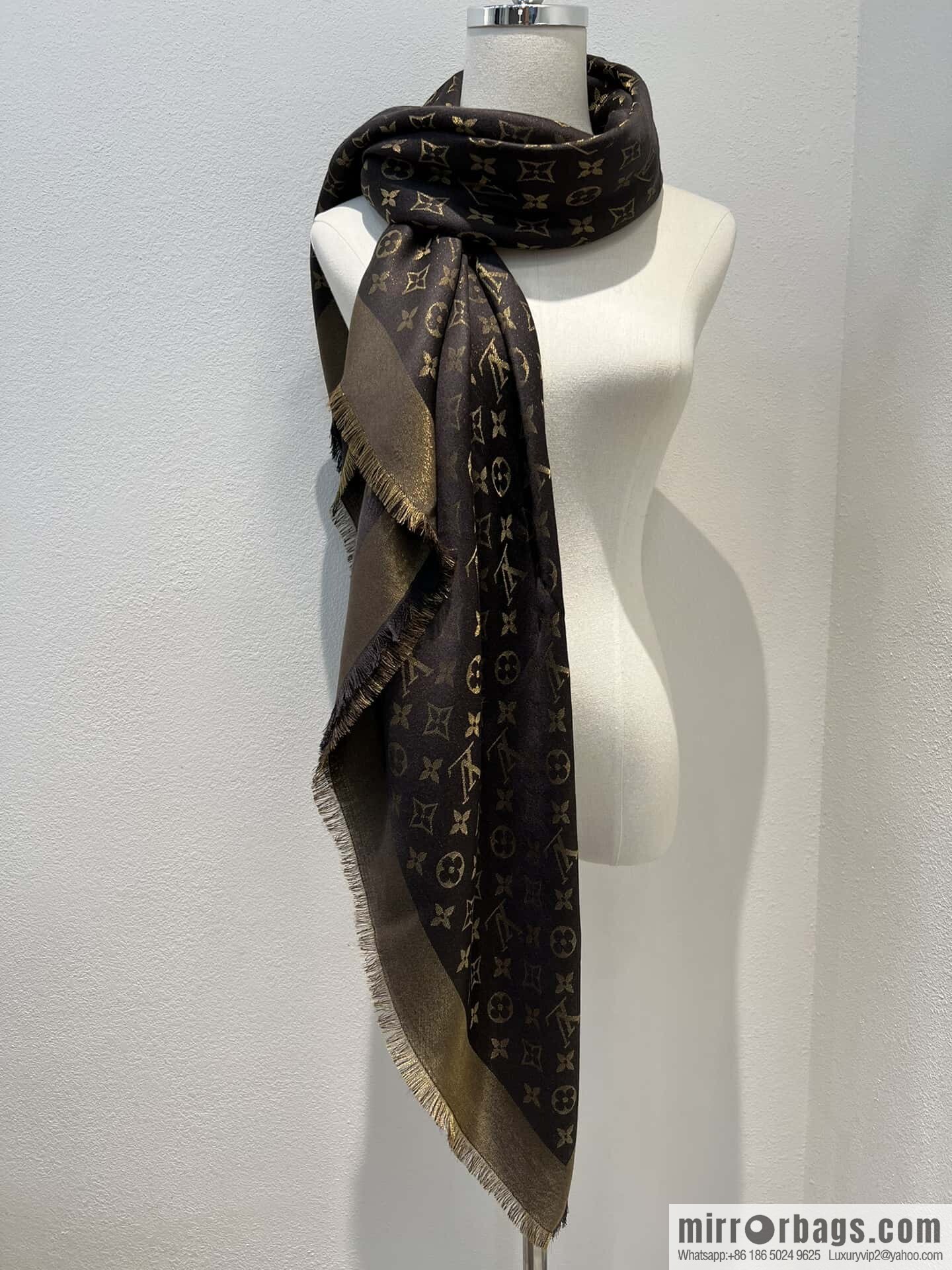 𝐋𝐨𝐮𝐢𝐬 𝐕𝐮𝐢𝐭𝐭𝐨ɴ•『 shine monogram scarf shawl M75122