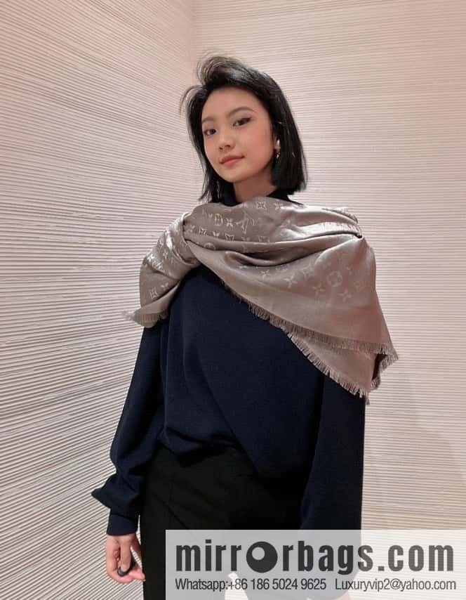 𝐋𝐨𝐮𝐢𝐬 𝐕𝐮𝐢𝐭𝐭𝐨ɴ•『 shine monogram scarf shawl M75120