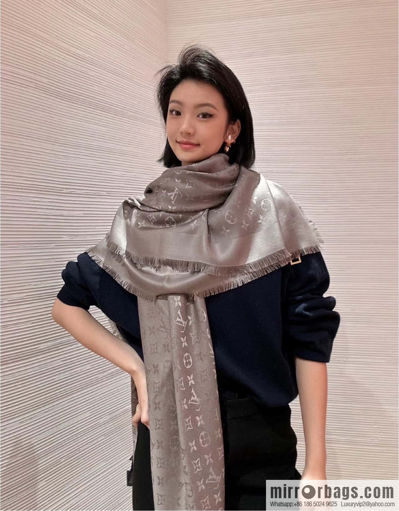 𝐋𝐨𝐮𝐢𝐬 𝐕𝐮𝐢𝐭𝐭𝐨ɴ•『 shine monogram scarf shawl M75120