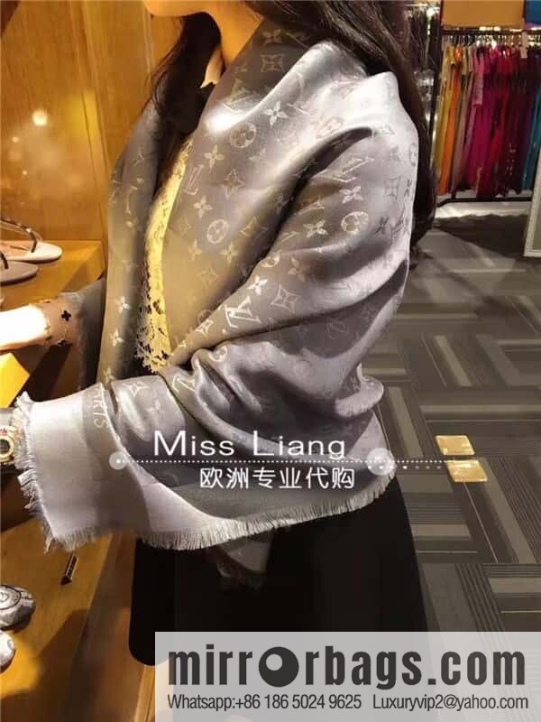 𝐋𝐨𝐮𝐢𝐬 𝐕𝐮𝐢𝐭𝐭𝐨ɴ•『 shine monogram scarf shawl M75120