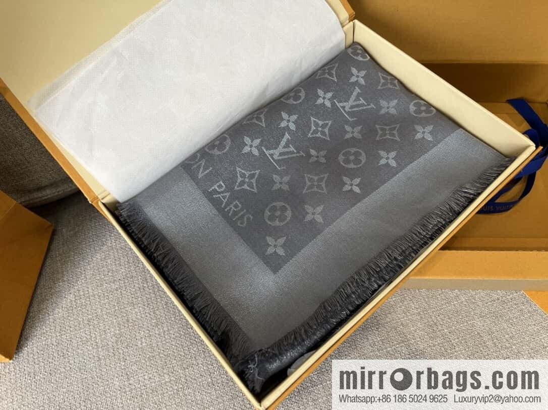 𝐋𝐨𝐮𝐢𝐬 𝐕𝐮𝐢𝐭𝐭𝐨ɴ•『 shine monogram scarf shawl M75120