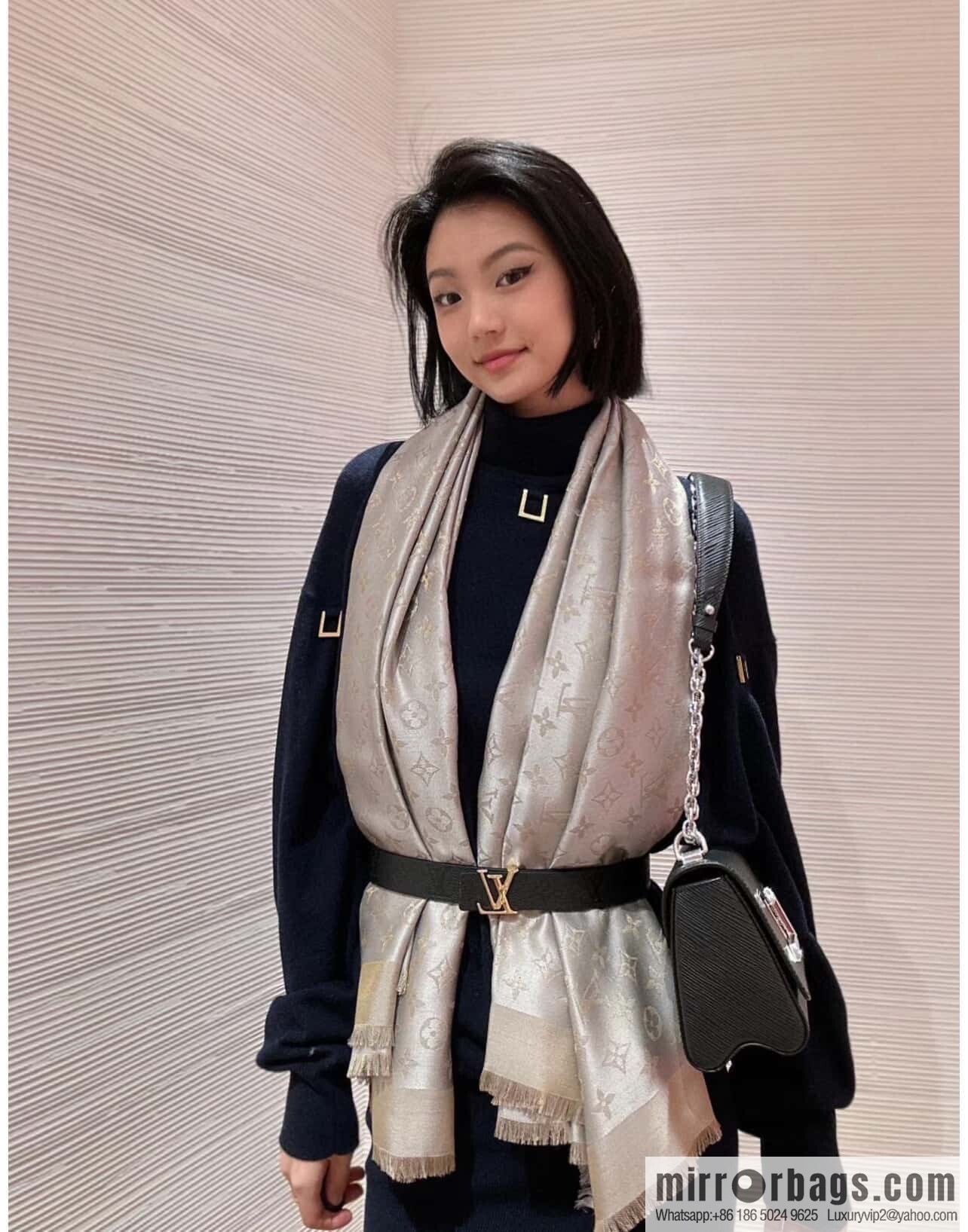 𝐋𝐨𝐮𝐢𝐬 𝐕𝐮𝐢𝐭𝐭𝐨ɴ•『 shine monogram scarf shawl M75121