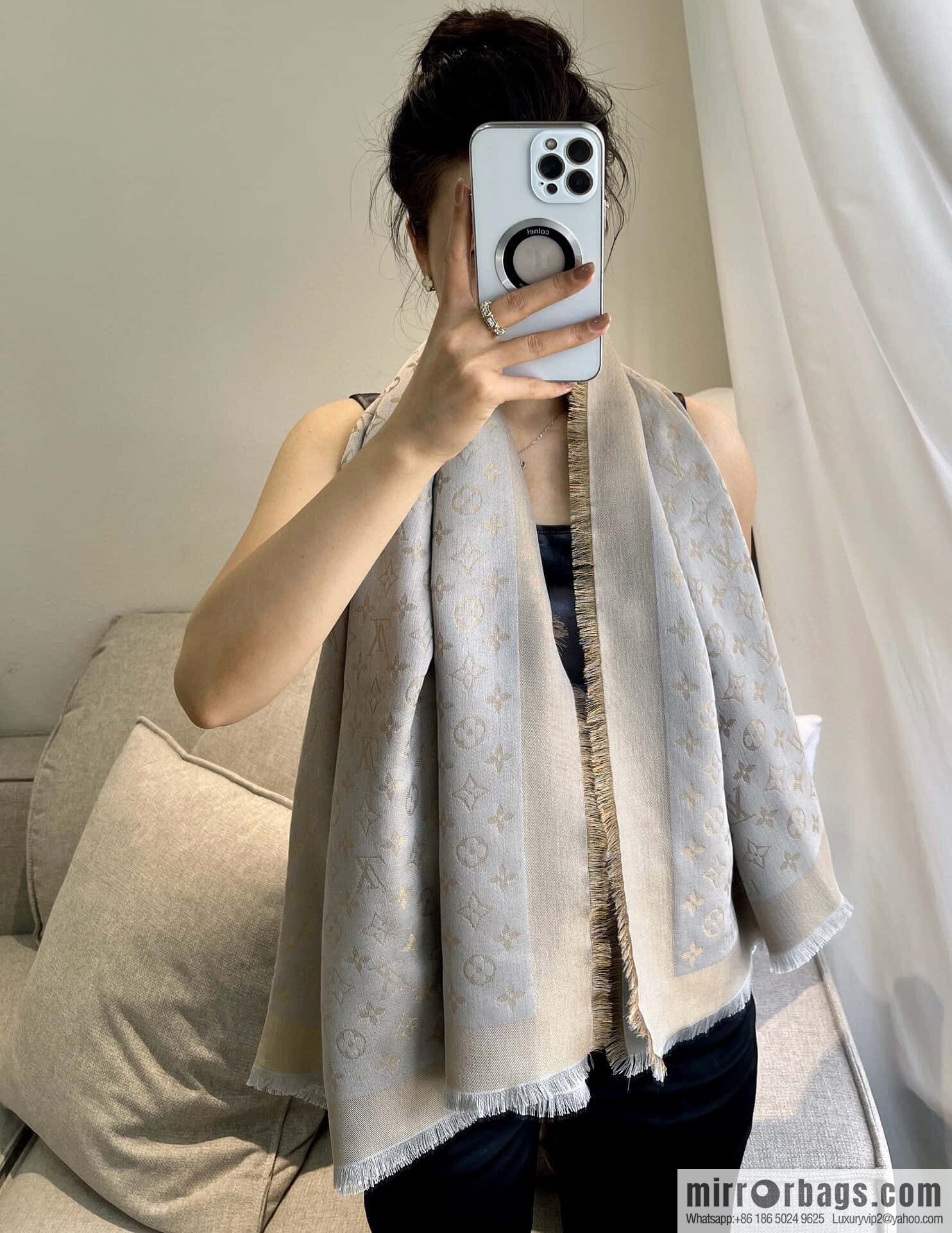 𝐋𝐨𝐮𝐢𝐬 𝐕𝐮𝐢𝐭𝐭𝐨ɴ•『 shine monogram scarf shawl M75121