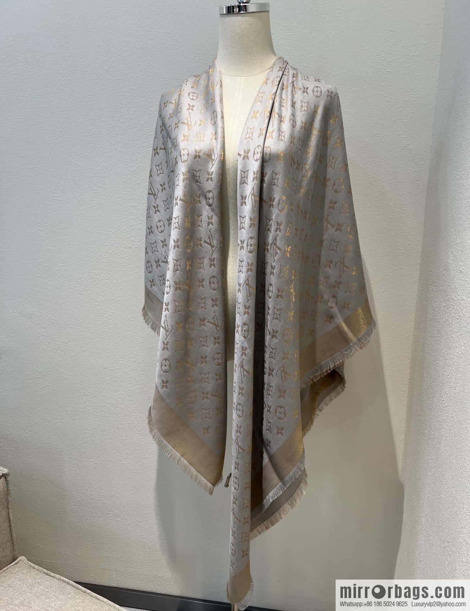 𝐋𝐨𝐮𝐢𝐬 𝐕𝐮𝐢𝐭𝐭𝐨ɴ•『 shine monogram scarf shawl M75121