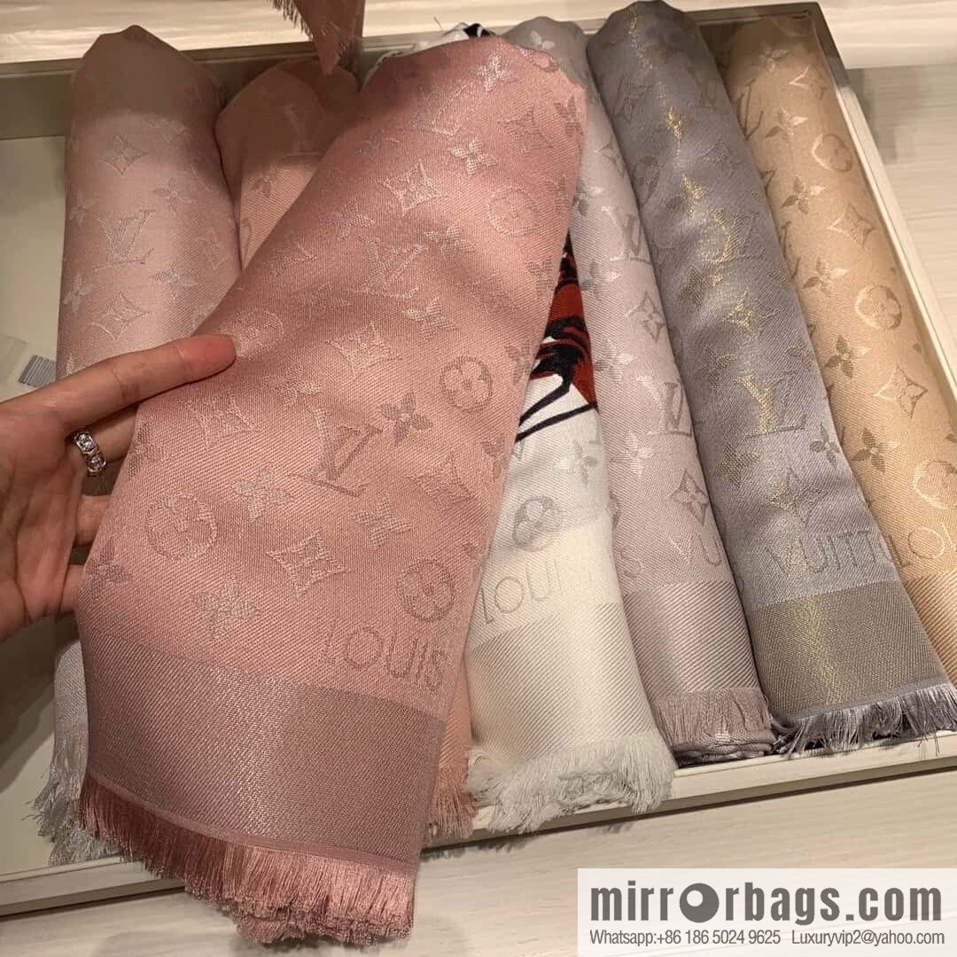 𝐋𝐨𝐮𝐢𝐬 𝐕𝐮𝐢𝐭𝐭𝐨ɴ•『 shine monogram scarf shawl M70805