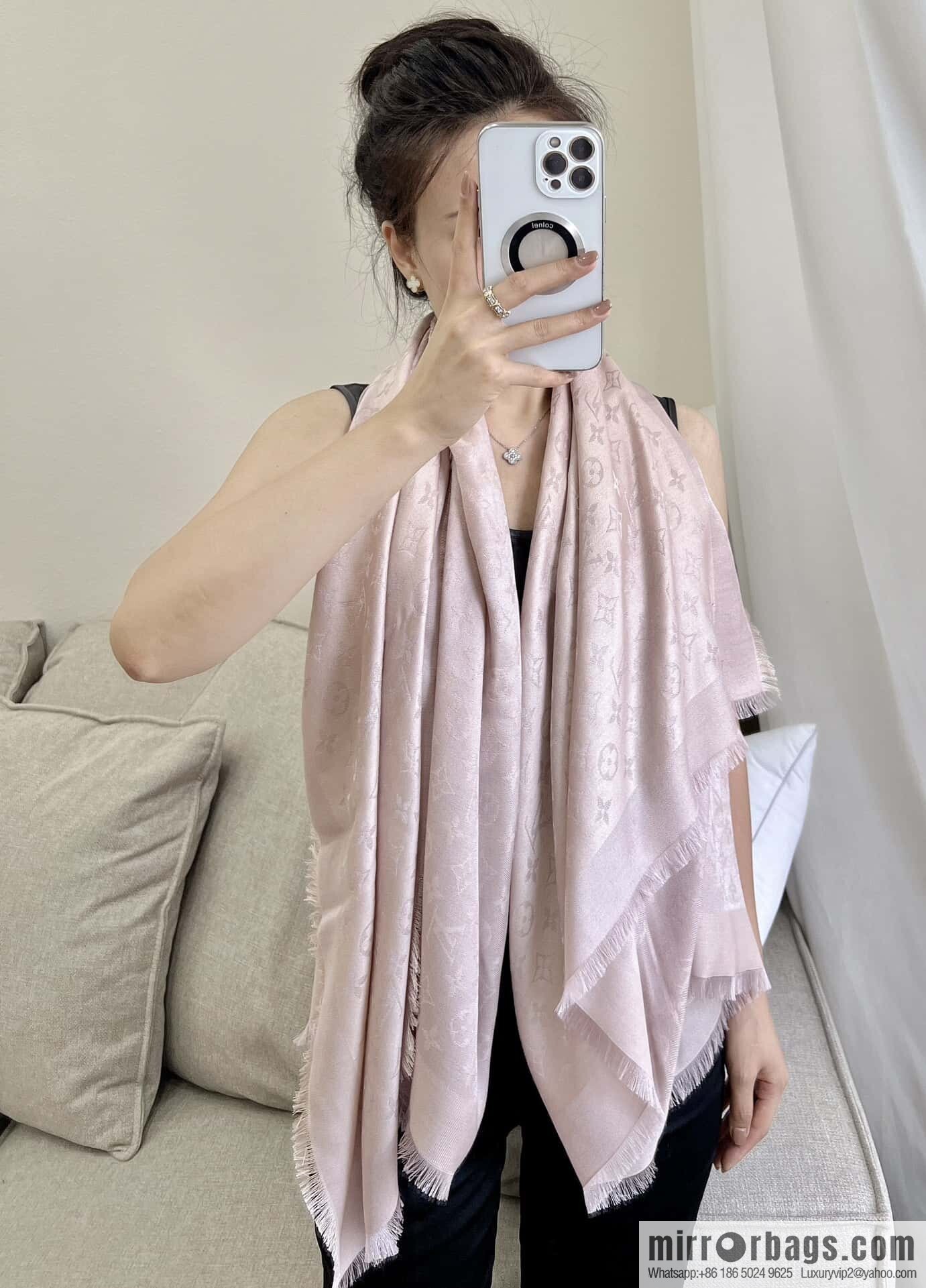 𝐋𝐨𝐮𝐢𝐬 𝐕𝐮𝐢𝐭𝐭𝐨ɴ•『 shine monogram scarf shawl M70805