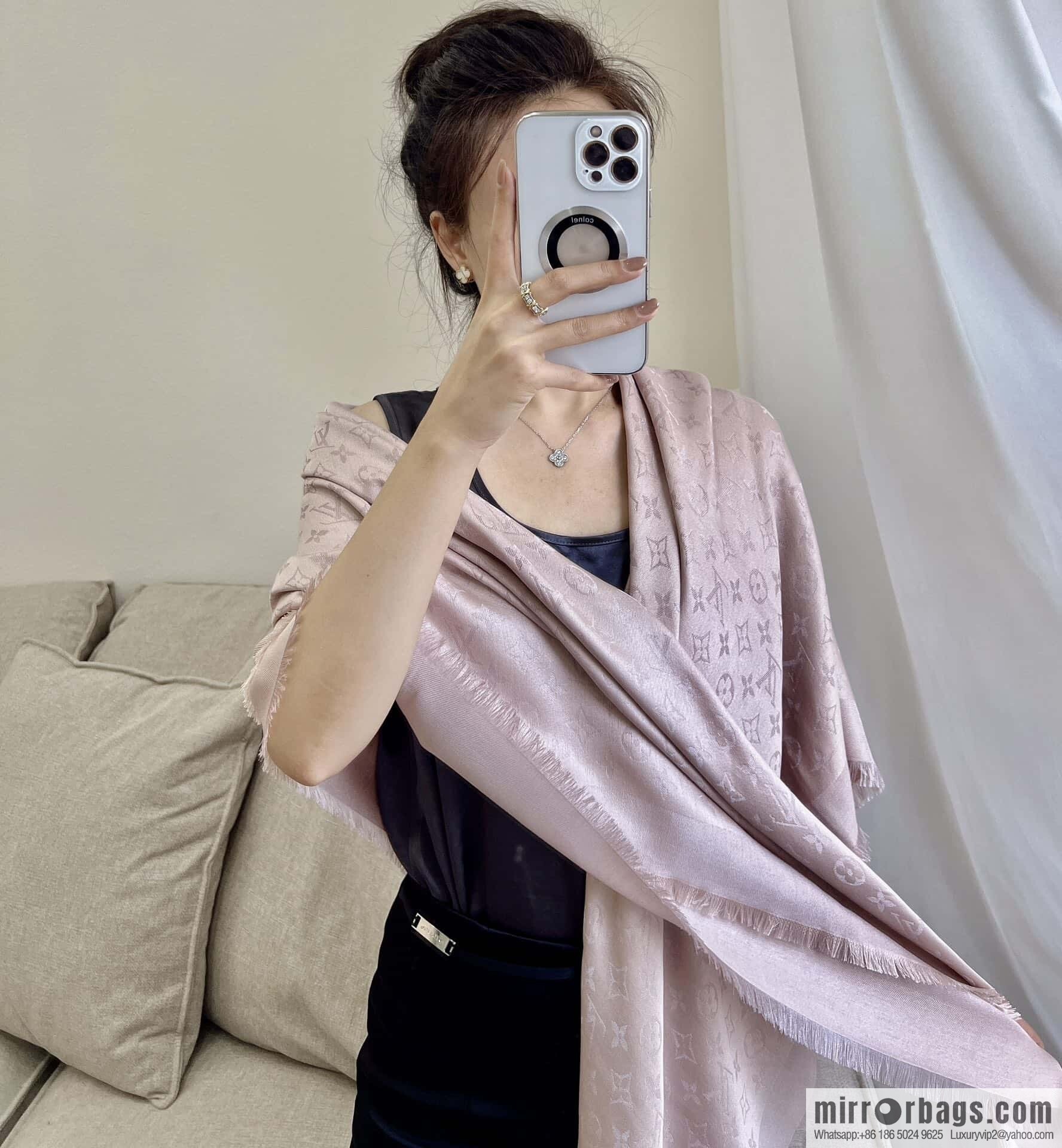 𝐋𝐨𝐮𝐢𝐬 𝐕𝐮𝐢𝐭𝐭𝐨ɴ•『 shine monogram scarf shawl M70805