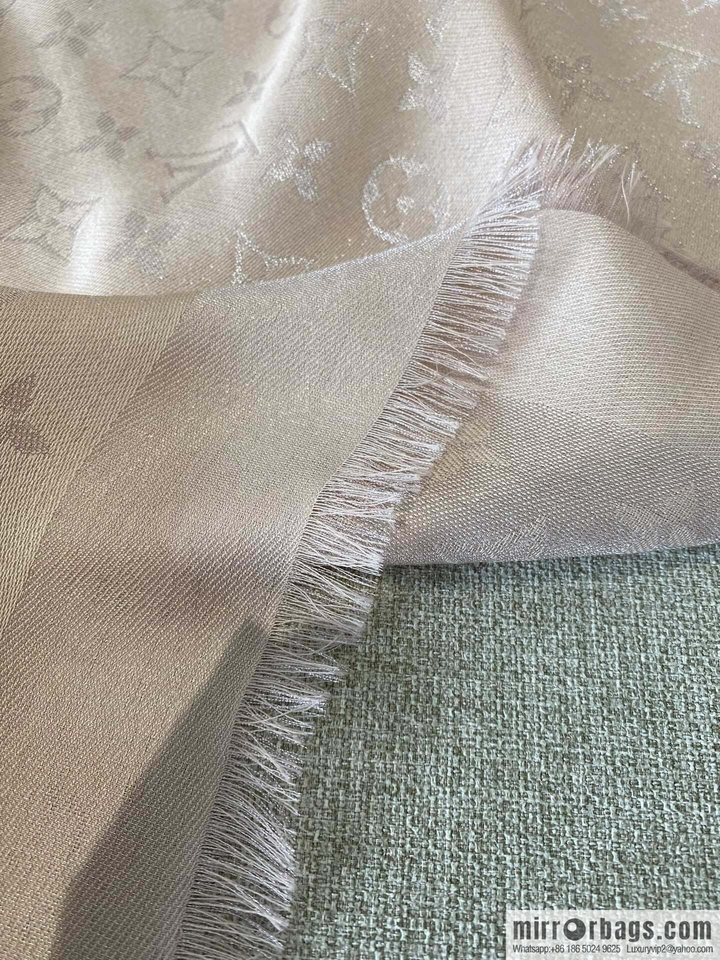 𝐋𝐨𝐮𝐢𝐬 𝐕𝐮𝐢𝐭𝐭𝐨ɴ•『 shine monogram scarf shawl M70805