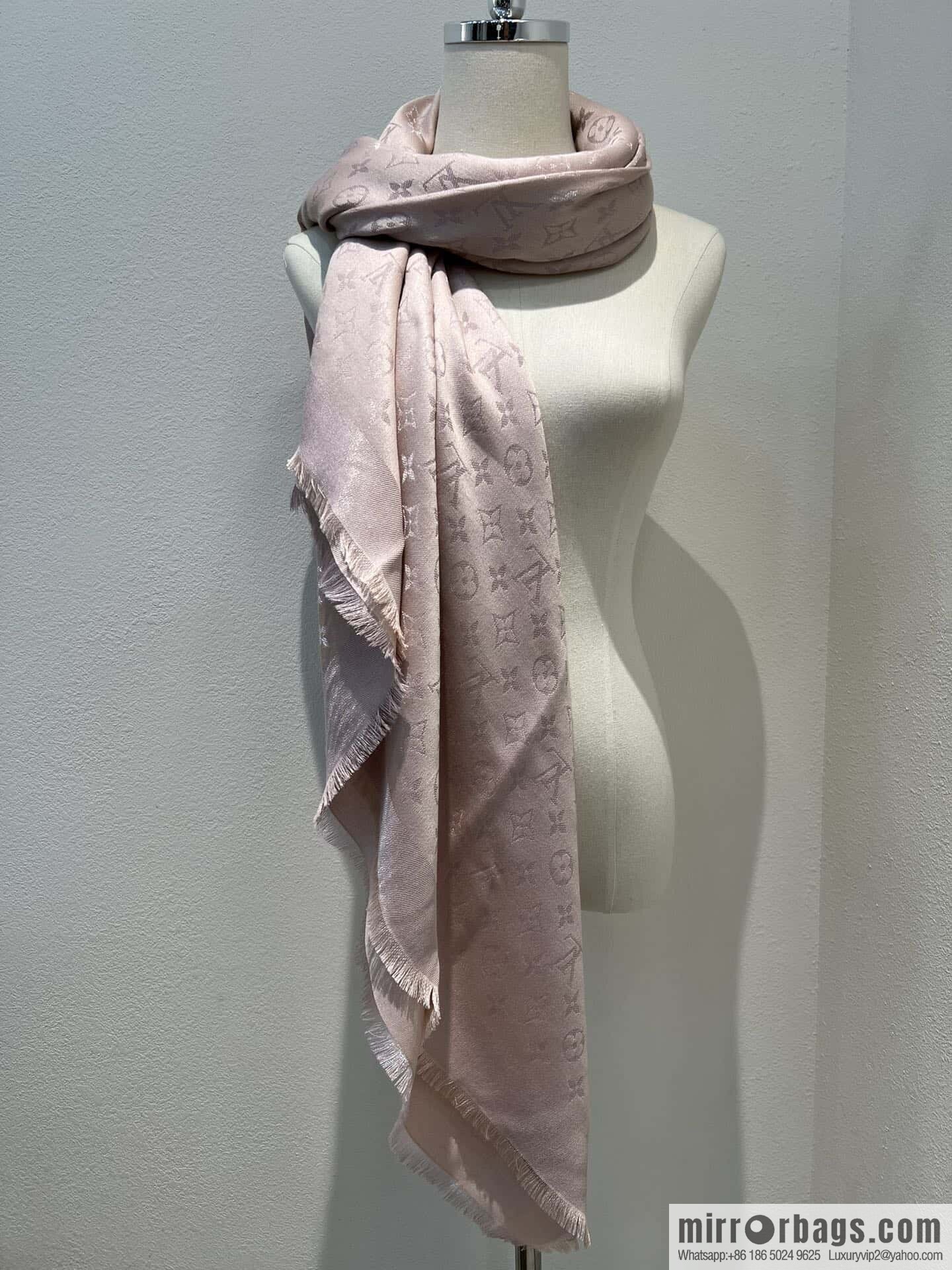 𝐋𝐨𝐮𝐢𝐬 𝐕𝐮𝐢𝐭𝐭𝐨ɴ•『 shine monogram scarf shawl M70805