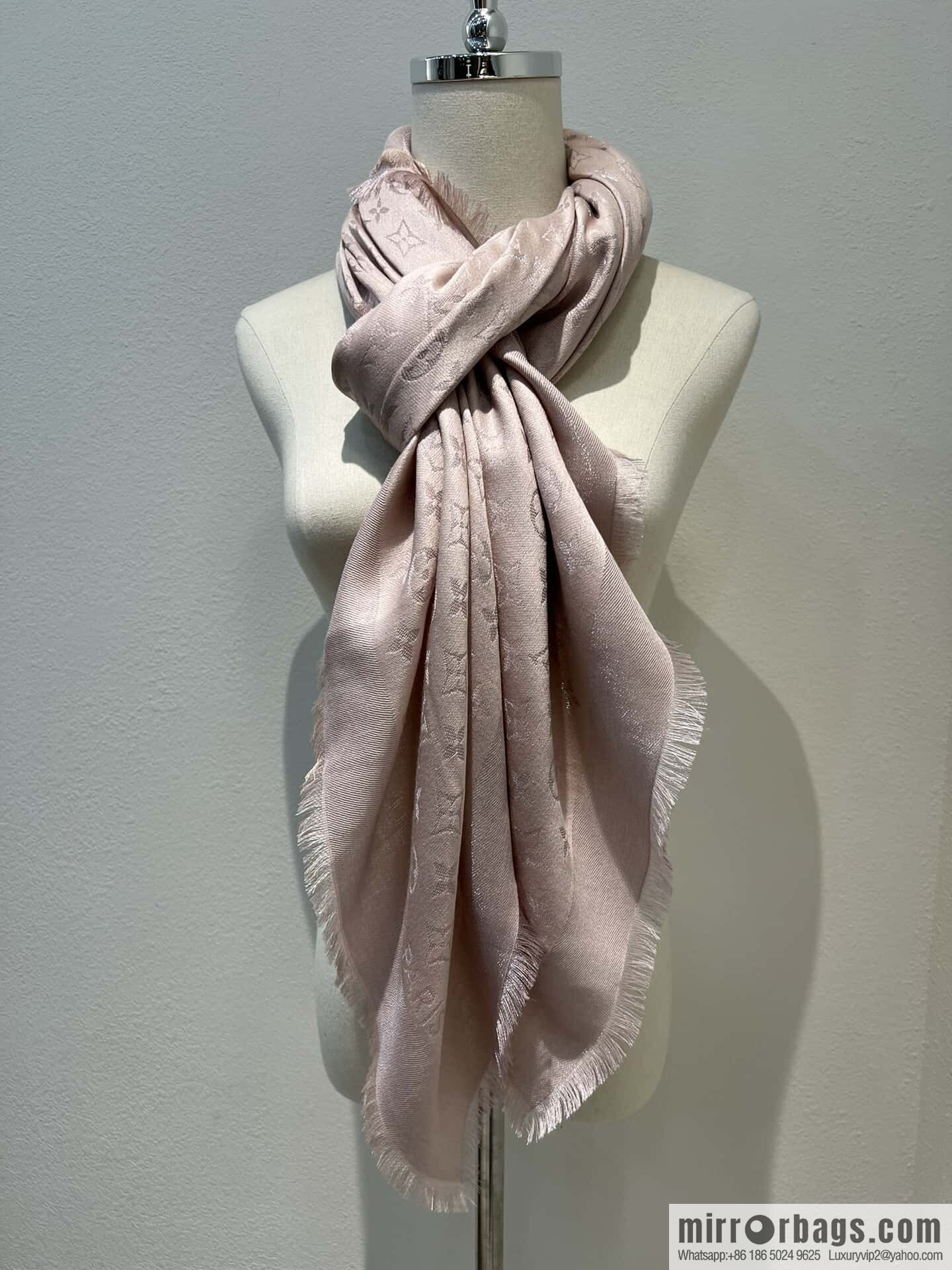𝐋𝐨𝐮𝐢𝐬 𝐕𝐮𝐢𝐭𝐭𝐨ɴ•『 shine monogram scarf shawl M70805