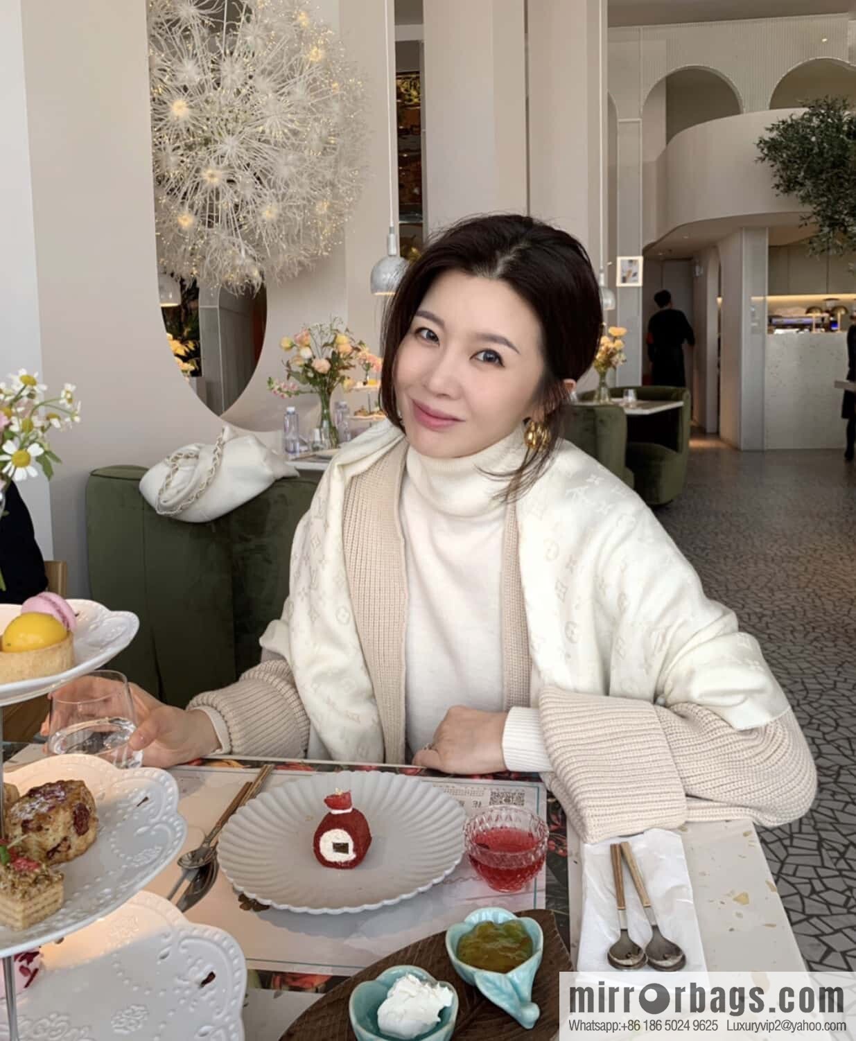 ๐๐จ๐ฎ๐ข๐ฌ ๐๐ฎ๐ข๐ญ๐ญ๐จษดโขใ shine monogram scarf shawl M71330