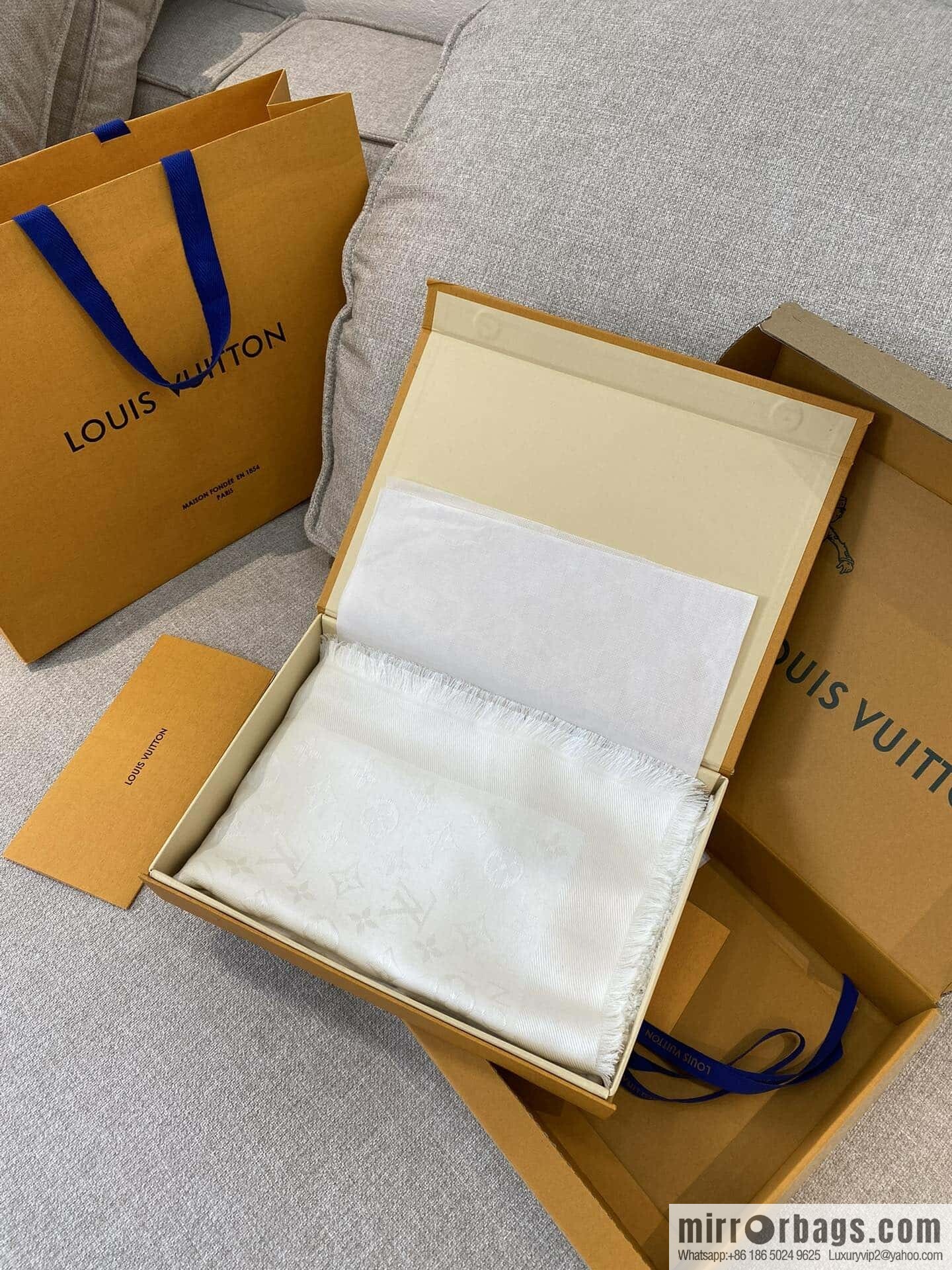 ๐๐จ๐ฎ๐ข๐ฌ ๐๐ฎ๐ข๐ญ๐ญ๐จษดโขใ shine monogram scarf shawl M71330