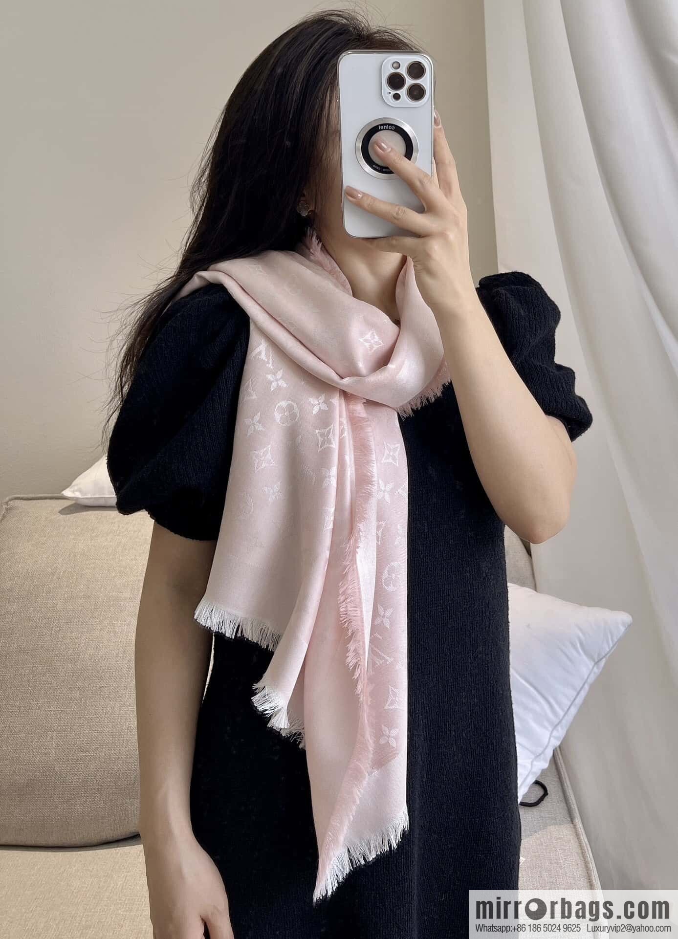 𝐋𝐨𝐮𝐢𝐬 𝐕𝐮𝐢𝐭𝐭𝐨ɴ•『 shine monogram scarf shawl M72046