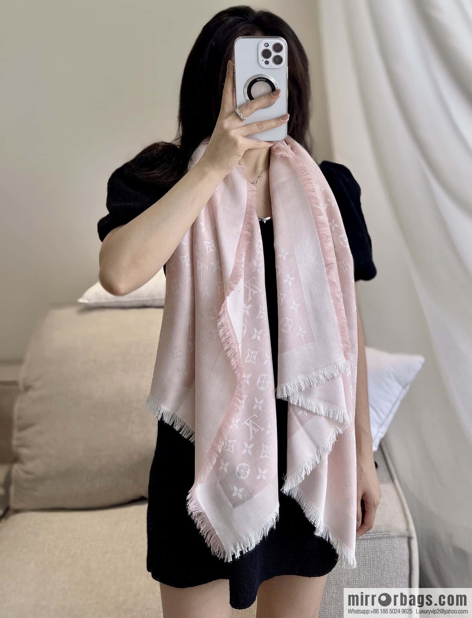 𝐋𝐨𝐮𝐢𝐬 𝐕𝐮𝐢𝐭𝐭𝐨ɴ•『 shine monogram scarf shawl M72046