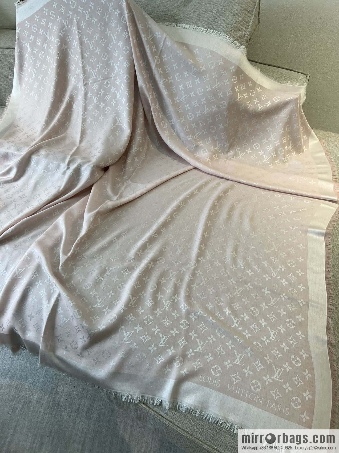 𝐋𝐨𝐮𝐢𝐬 𝐕𝐮𝐢𝐭𝐭𝐨ɴ•『 shine monogram scarf shawl M72046