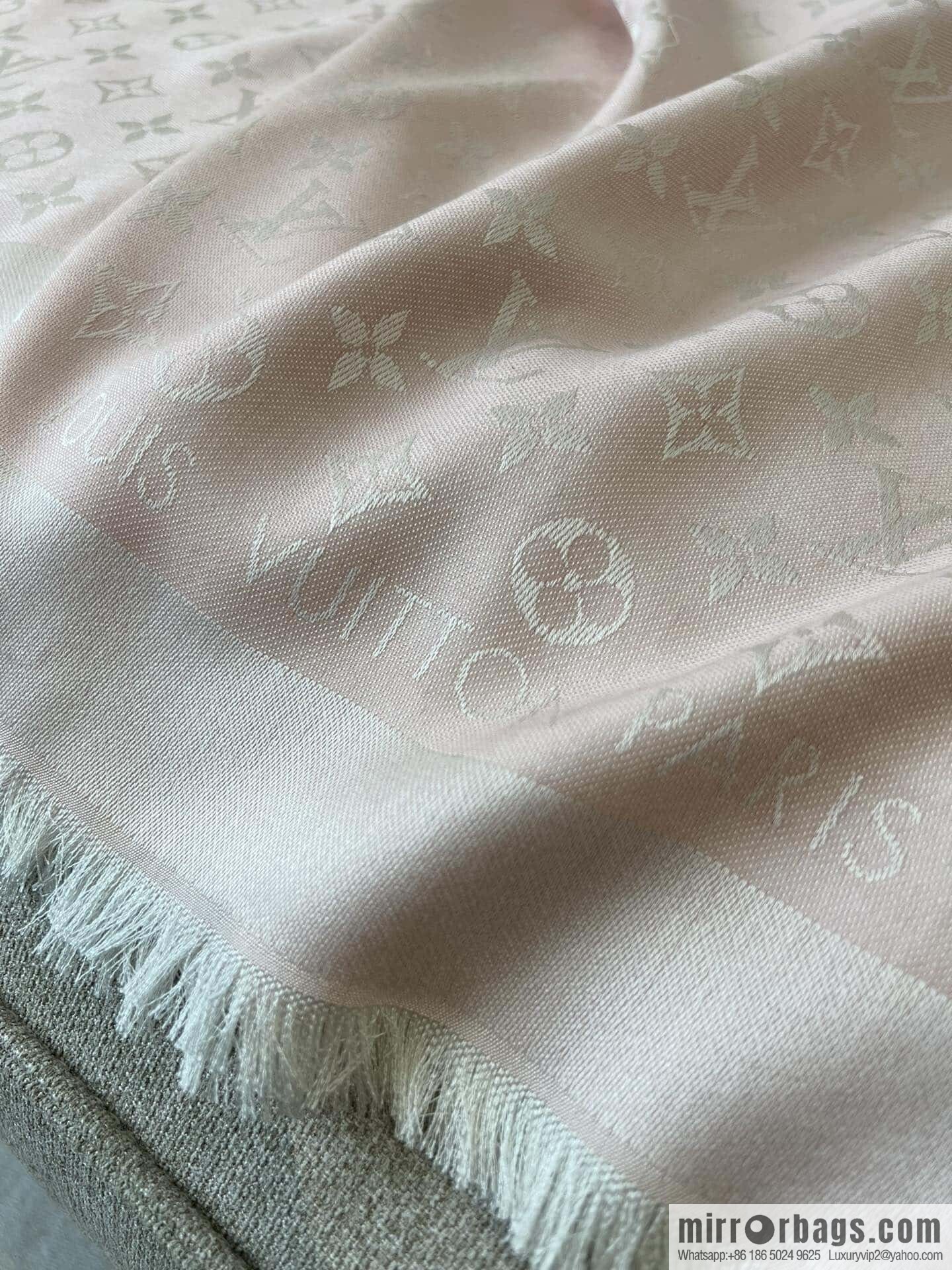 𝐋𝐨𝐮𝐢𝐬 𝐕𝐮𝐢𝐭𝐭𝐨ɴ•『 shine monogram scarf shawl M72046