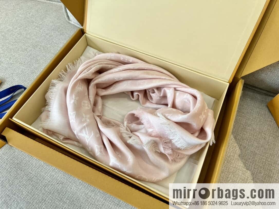 𝐋𝐨𝐮𝐢𝐬 𝐕𝐮𝐢𝐭𝐭𝐨ɴ•『 shine monogram scarf shawl M72046