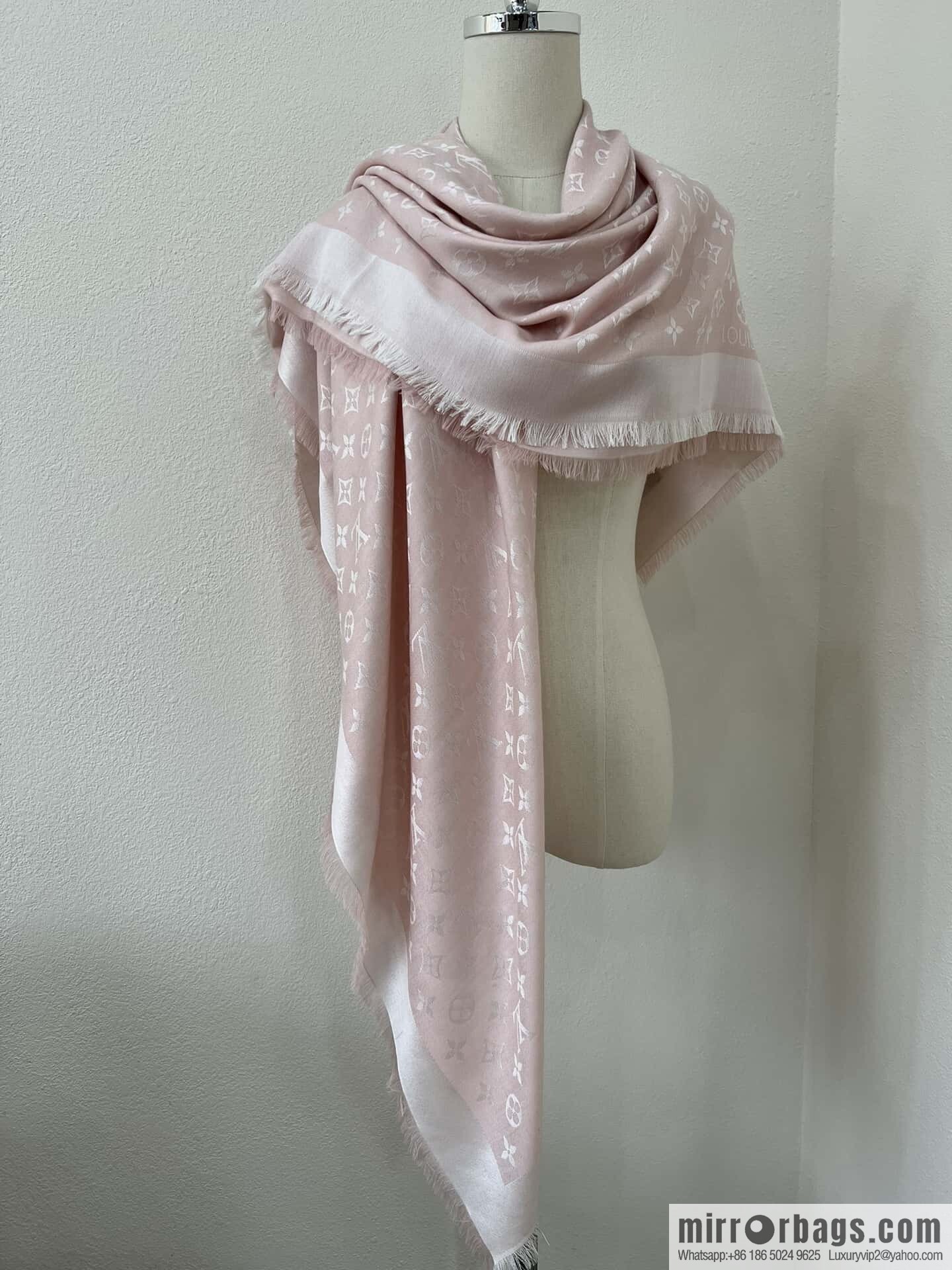 𝐋𝐨𝐮𝐢𝐬 𝐕𝐮𝐢𝐭𝐭𝐨ɴ•『 shine monogram scarf shawl M72046