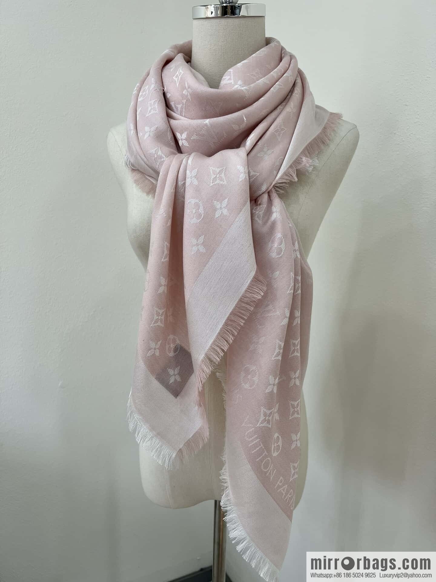 𝐋𝐨𝐮𝐢𝐬 𝐕𝐮𝐢𝐭𝐭𝐨ɴ•『 shine monogram scarf shawl M72046